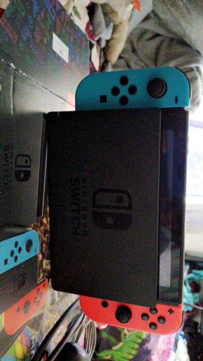 Nintendo  Swich whith blue and red joy con  Mariokart  Delux - Thumbnail 4