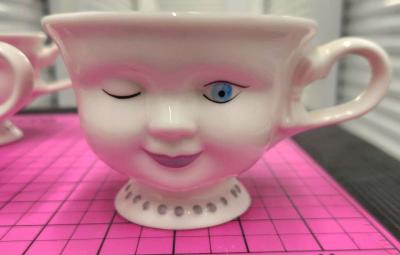 Vintage Helen Hunt Signed Collectible Winking Girl Baileys 4 - Thumbnail 2