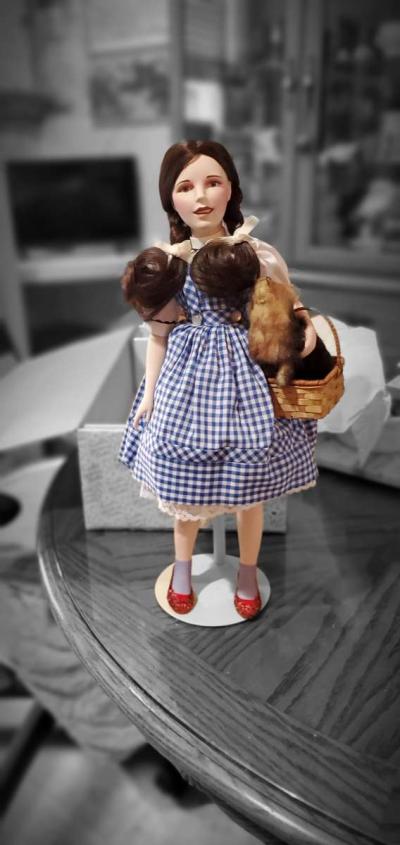 Franklin Mint Dorothy with Toto Porcelain Doll - Thumbnail 5