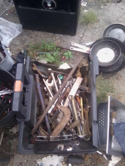 yard sale - Thumbnail 5