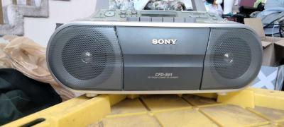 Portable CD player - Thumbnail 4