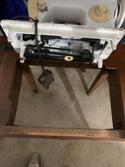 Vintage sewing machine by singer - Thumbnail 2