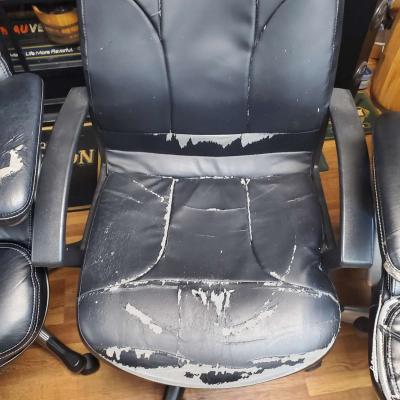 Office Chairs  4 Black And 1 Tan - Thumbnail 3