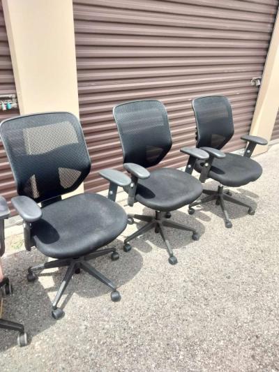 variedad de sillas - Thumbnail 6