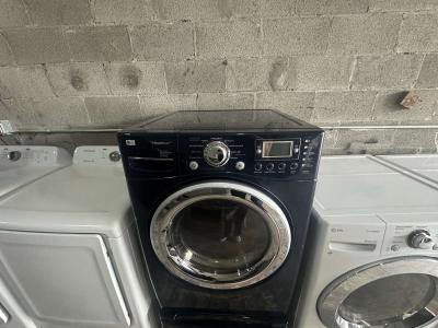 LG dryer electric with pedestal included - Thumbnail 2