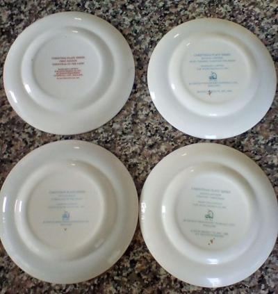 4 Avon Christmas Plates from 70s 80s - Thumbnail 2