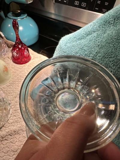 LE Smith glass egg lidded trinket dish - Thumbnail 2