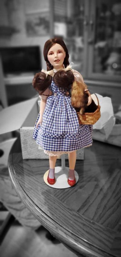 Franklin Mint Dorothy with Toto Porcelain Doll - Thumbnail 4