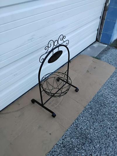 Nice Black All Steel Welcome Swing Planter and Like New - Thumbnail 4
