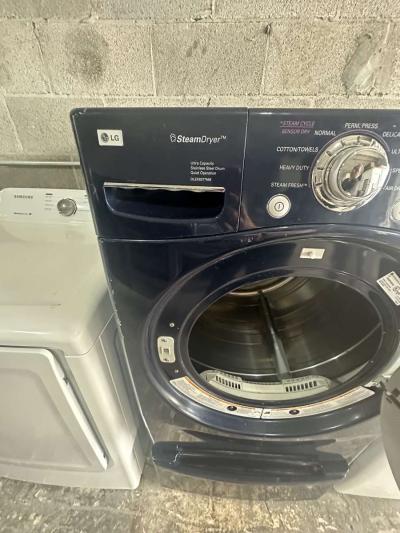 LG dryer electric with pedestal included - Thumbnail 5