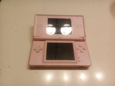 Nintendo DS lite - Thumbnail 4