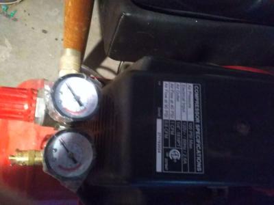 3 gallon air compressor  and hose - Thumbnail 4