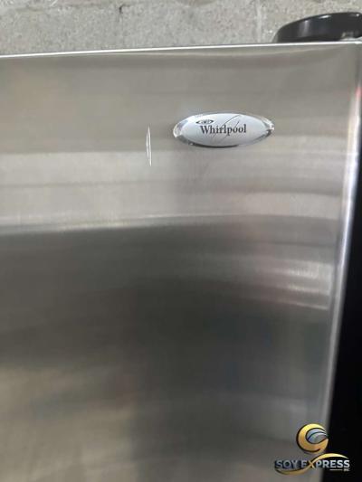 GE refrigerator side by side with water and ice maker dispen - Thumbnail 2