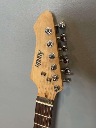 Austin left handed electric guitar - Thumbnail 2