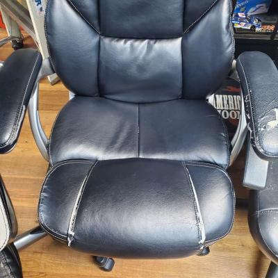 Office Chairs  4 Black And 1 Tan - Thumbnail 4