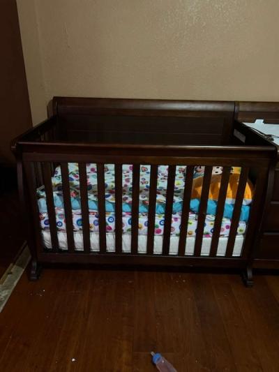 6 in 1  baby crib new  used twice - Thumbnail 4