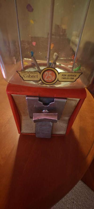 Vintage Northwestern Gumball Machine With Key - Thumbnail 4