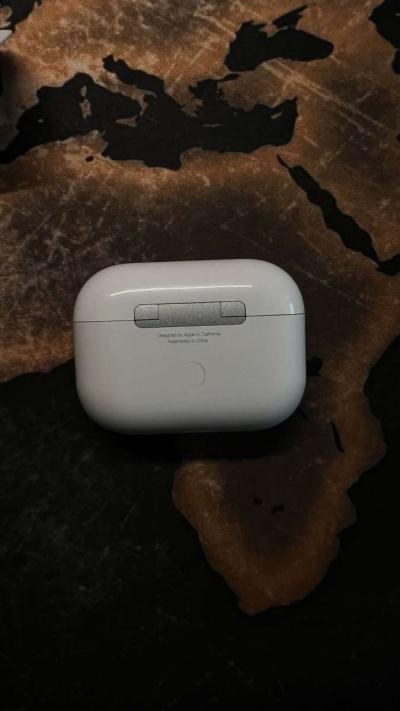 Apple AirPods Pro Generation 2 - Thumbnail 2