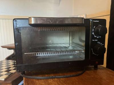 LIKE NEW PERSONAL SIZE TOASTER OVEN - Thumbnail 2