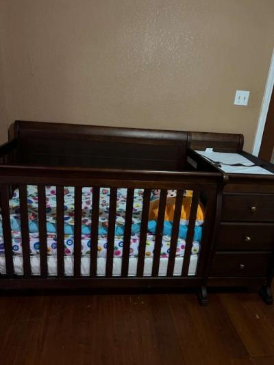 6 in 1  baby crib new  used twice - Thumbnail 2