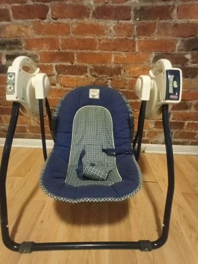 Fisher price 0 to 9 months swing - Thumbnail 2