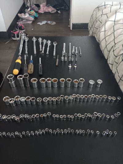 lots of tools and hardware - Thumbnail 2