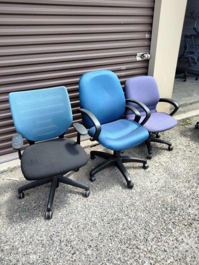 variedad de sillas - Thumbnail 3