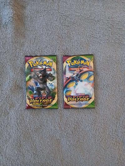 4 Pokemon Trading Cards Booster Packs - Thumbnail 4