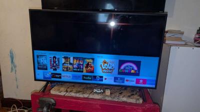 40 inch Samsung Smart TV with remote - Thumbnail 2