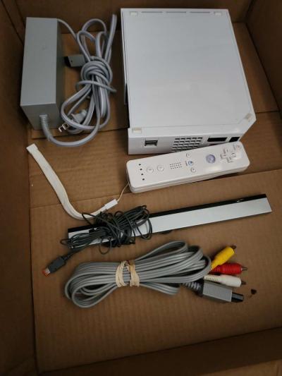 Wii Game system - Thumbnail 3