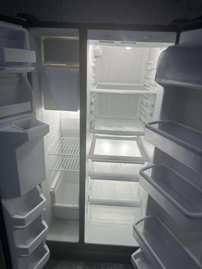 GE refrigerator side by side with water and ice maker dispen - Thumbnail 6