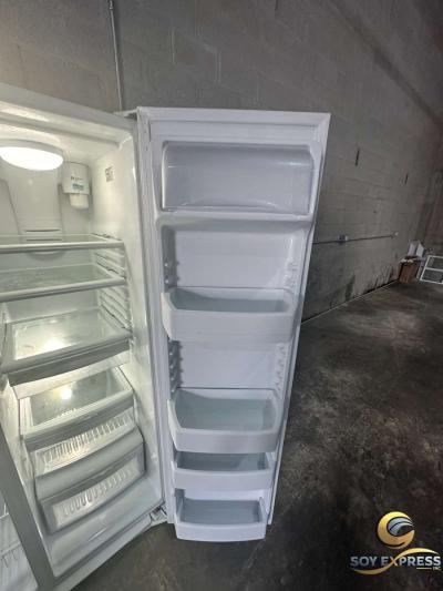 GE refrigerator side by side with ice and water dispenser - Thumbnail 5