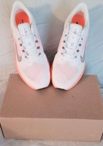 Brand New in box NIKE - Thumbnail 5