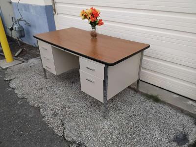 Nice Large Office Desk with 6 Drawers Like New - Thumbnail 2