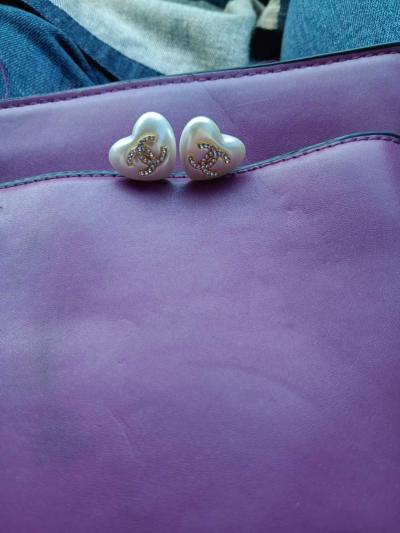 CHANEL heart shaped pearl stud earrings - Thumbnail 5