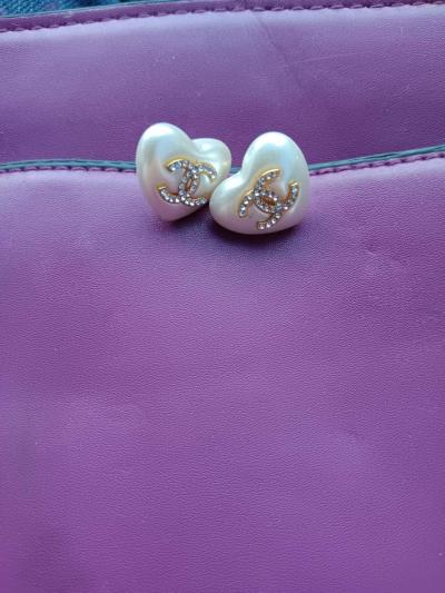 CHANEL heart shaped pearl stud earrings - Thumbnail 3