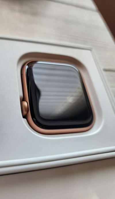 Apple Watch SE Brand New w Gold Aluminum Case Pink Sand Band - Thumbnail 3