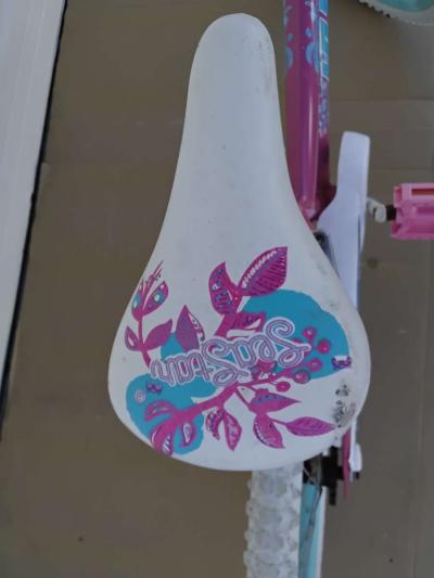Nice Girls 20 Huffty Sea Star Bicycle and Like New - Thumbnail 6