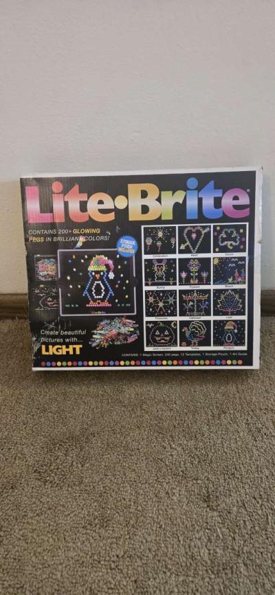 Basic Fun Hasbro Lite Brite 255 Piece Art Set - Thumbnail 2