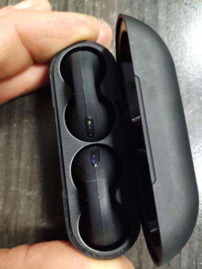 Bluetooth headphones - Thumbnail 4