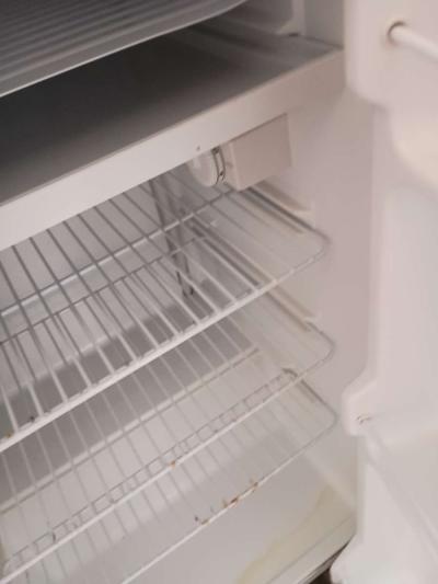 Kenmore mini fridge works fine needs a new hinge - Thumbnail 6