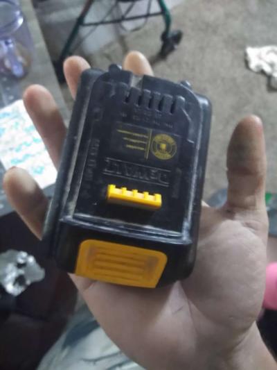 DeWalt 20v battery - Thumbnail 2
