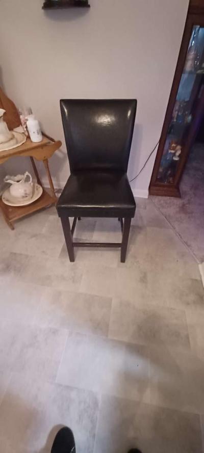 kitchen table and chairs - Thumbnail 3