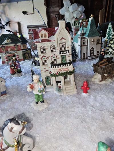 Vintage Christmas Village - Thumbnail 5
