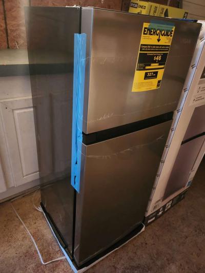 Vissani Mini Refrigerator with Freezer - Thumbnail 2