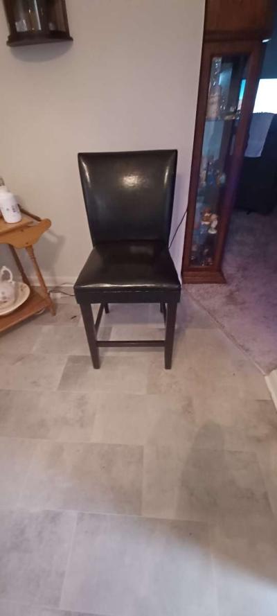 kitchen table and chairs - Thumbnail 5