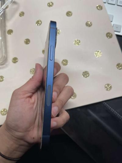 iPhone 12 - Thumbnail 4