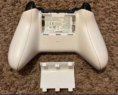 Xbox One S - Thumbnail 4