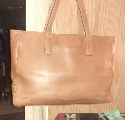 beautiful like new coach bag  hamptons collection - Thumbnail 3