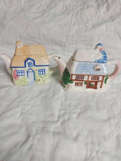 2 collectible creamers - Thumbnail 2